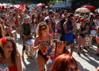 Saúde e limpeza marcam balanço do Carnaval 2026 no Rio com milhares de atendimentos e toneladas de resíduos.