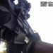 Promotores federais dos EUA divulgam imagens de câmera corporal que mostram agente da Patrulha da Fronteira atirando cinco vezes contra professora em Chicago. Vídeo contradiz versão inicial de emboscada.