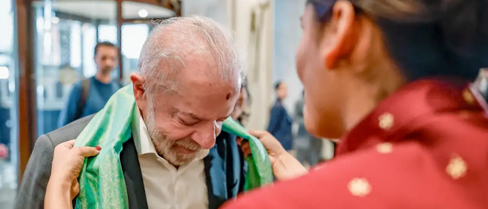 Lula chega à Índia para cúpula internacional sobre inteligência artificial.
