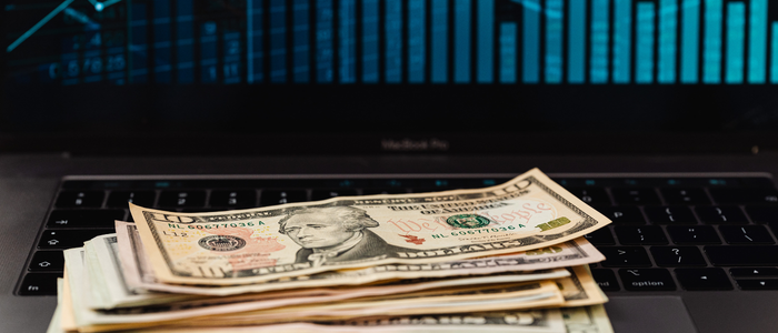 Dólar cai ao menor nível em quase dois anos e Bolsa brasileira bate recorde histórico