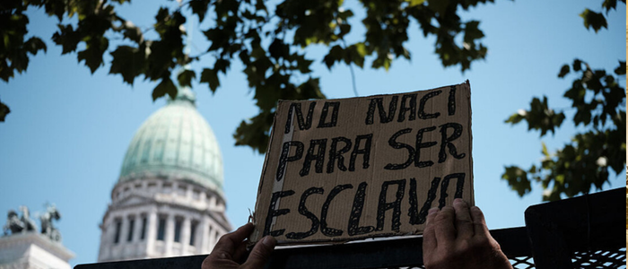 Governo argentino anuncia ações legais após protestos violentos no Congresso