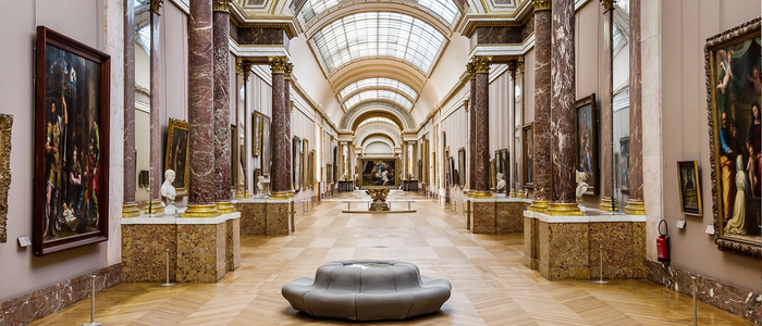 Louvre interdita galeria após vazamento, tiroteio em universidade dos EUA causa mortes e Argentina aprova acordo histórico com a União Europeia.