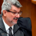 CNJ confirma recebimento de nova denúncia de importunação sexual contra o ministro Marco Buzzi, do STJ. Caso é apurado em sigilo.