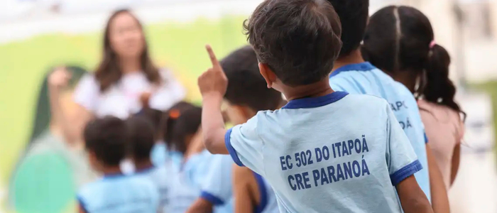 Ensino fundamental alcança 99,5% de frequência escolar, aponta Censo 2025.