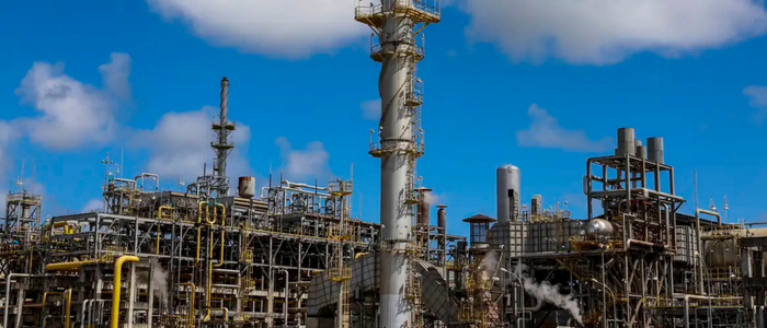 A Câmara dos Deputados aprovou aumento do orçamento do Reiq para R$ 3,1 bilhões em 2026 e redução temporária de alíquotas de PIS e Cofins para indústrias químicas e petroquímicas.
