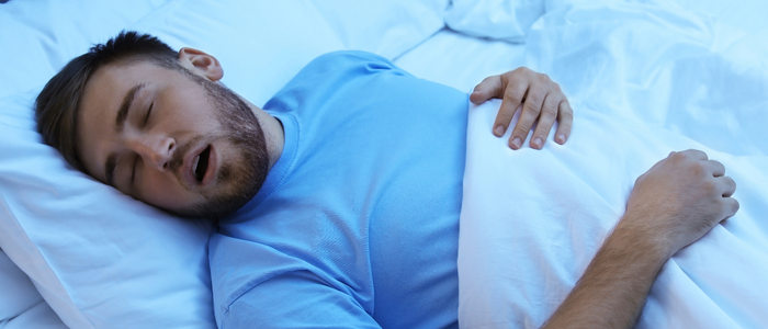 Sono interrompido ou insuficiente afeta corpo e mente. Descubra hábitos simples para recuperar energia, melhorar a concentração e restaurar o equilíbrio após festas ou noites mal dormidas.