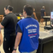 Supermercado em Cabo Frio é fiscalizado pela Vigilância Sanitária após denúncias de larvas em salgados. Inspeção não encontrou riscos à saúde e recomendações pontuais foram feitas.