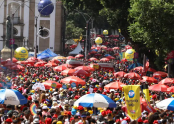 Carnaval do Rio tem centenas de detenções, apreensão de materiais perigosos e registros de violência.