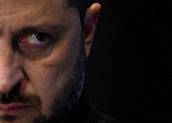 Zelensky critica proposta de Trump para encerrar guerra na Ucrânia e defende negociação mais cautelosa.