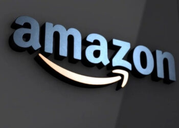 Processo nos EUA acusa Amazon de elevar secretamente preços de anúncios patrocinados e busca bilhões de dólares em indenizações.