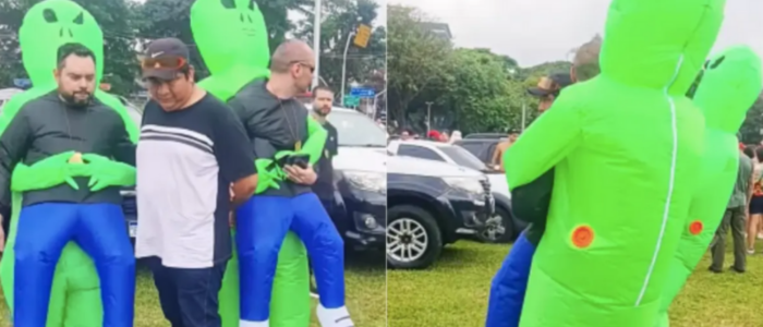Policiais fantasiados de extraterrestres atuam em megabloco de Ivete Sangalo em SP