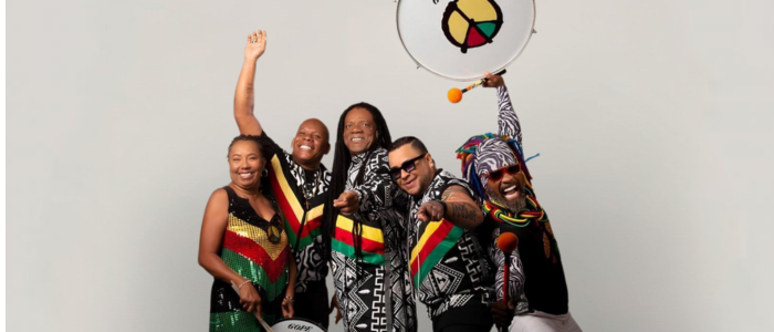 O Olodum atraiu grande público à Arena de Shows do Farol de São Tomé durante o Verão de Todos Nós 2026. A apresentação integrou a programação da Prefeitura de Campos e destacou a força da percussão afro-baiana.