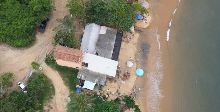 Após 30 anos, Justiça manda demolir construção irregular na Praia da Joana e devolver área à população em Rio das Ostras