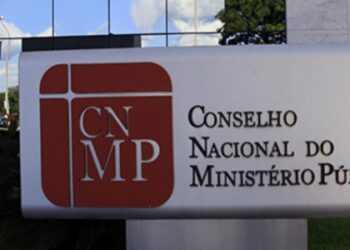 Supremo julga decisão que pode limitar pagamentos extras a servidores e fechar brechas para salários acima do teto constitucional.