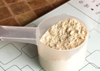 Anvisa proíbe venda de suplementos, energéticos e mix de frutas após identificar irregularidades e promessas terapêuticas indevidas.