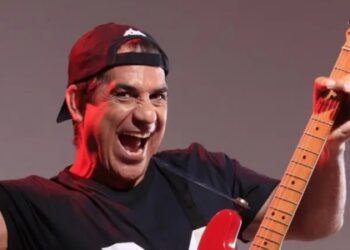 Durval Lelys se apresenta gratuitamente em Macaé com trio elétrico neste domingo (22).