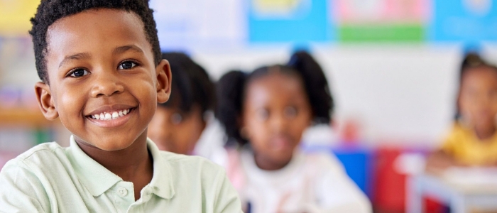 O Decreto nº 12.686/2025 muda a educação especial no Brasil: fim do laudo obrigatório para mediador, exigência de formação específica e novo papel do AEE passam a impactar diretamente o início do ano letivo de 2026.