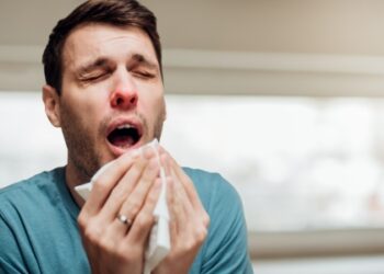 Reflexo nasal protege o organismo e só preocupa quando vem com outros sintomas.