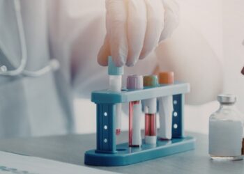 Cientistas demonstram que altas doses de vitamina B3 podem tratar a causa de doença genética rara e ampliar expectativa de vida.