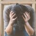 Brasil lidera ranking mundial de ansiedade. Entenda causas, sinais de alerta e quando procurar ajuda para cuidar da saúde mental.