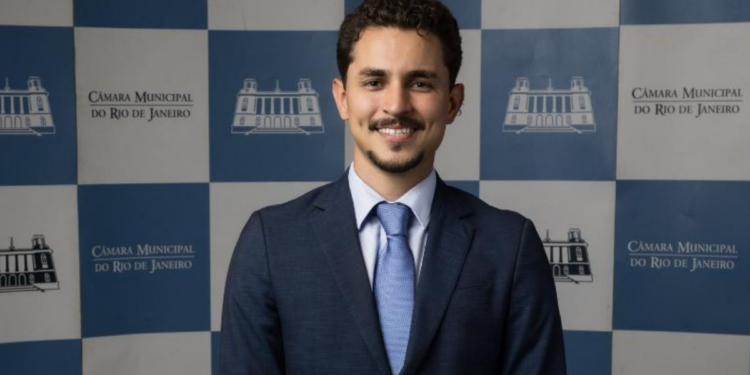 Tribunal de Justiça do Rio libera vereador Salvino Oliveira preso em operação contra o crime organizado após considerar fracos os indícios apresentados.