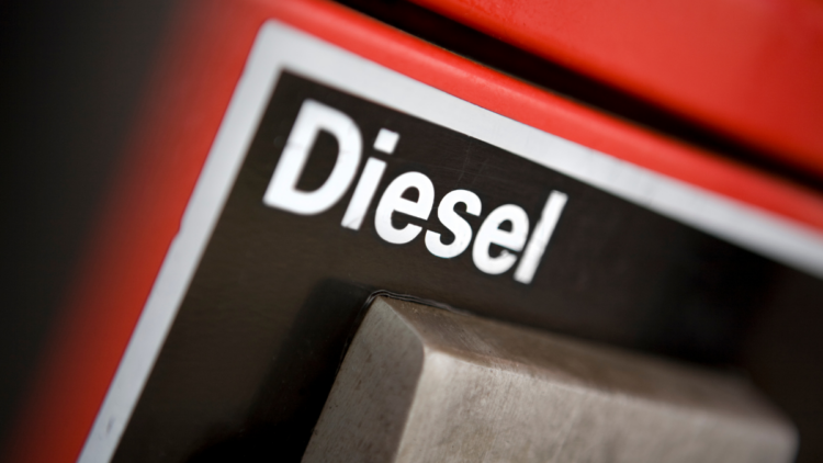 Alta do petróleo leva governo a reduzir tributos sobre diesel