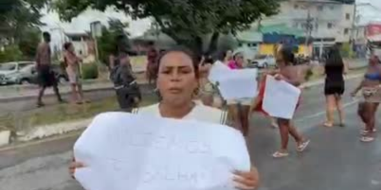 Manifestação interdita Avenida Alberto Lamego em Campos após disputa por quiosque no Parque Maciel