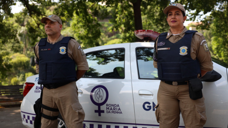 Criada em 2021, a Ronda Maria da Penha da Guarda Municipal do Rio ultrapassa 10 mil mulheres assistidas e amplia ações de acolhimento e proteção.