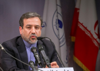 Ministro iraniano afirma que custos militares dos EUA já somam US$ 100 bilhões após operação liderada por Trump.