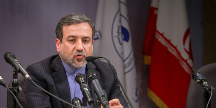 Ministro iraniano afirma que custos militares dos EUA já somam US$ 100 bilhões após operação liderada por Trump.