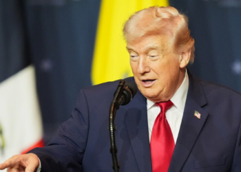 Donald Trump afirmou que líderes da América Latina estão em risco devido aos cartéis e sugeriu apoio militar dos EUA no combate ao crime organizado.