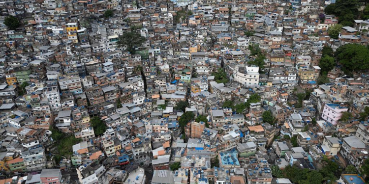 Ministério Público do Rio denuncia mais dez policiais militares por irregularidades registradas durante operação no Complexo do Alemão e na Vila Cruzeiro.