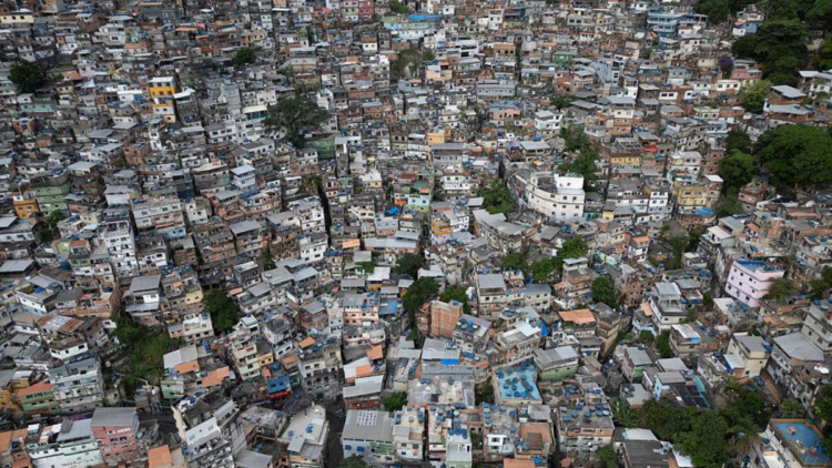 Ministério Público do Rio denuncia mais dez policiais militares por irregularidades registradas durante operação no Complexo do Alemão e na Vila Cruzeiro.