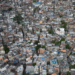 Ministério Público do Rio denuncia mais dez policiais militares por irregularidades registradas durante operação no Complexo do Alemão e na Vila Cruzeiro.