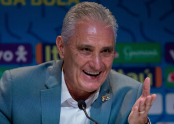Tite é demitido do Cruzeiro após empate com o Vasco pela sexta rodada do Brasileirão. Clube ocupa a vice-lanterna.