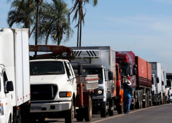 Paralisação nacional pressiona governo por redução de custos e impacto no preço dos combustíveis