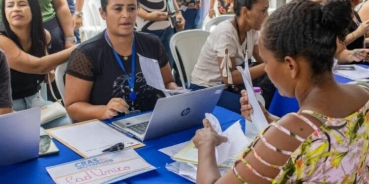 CRAS em Movimento leva serviços gratuitos e atende moradores em Cabo Frio.