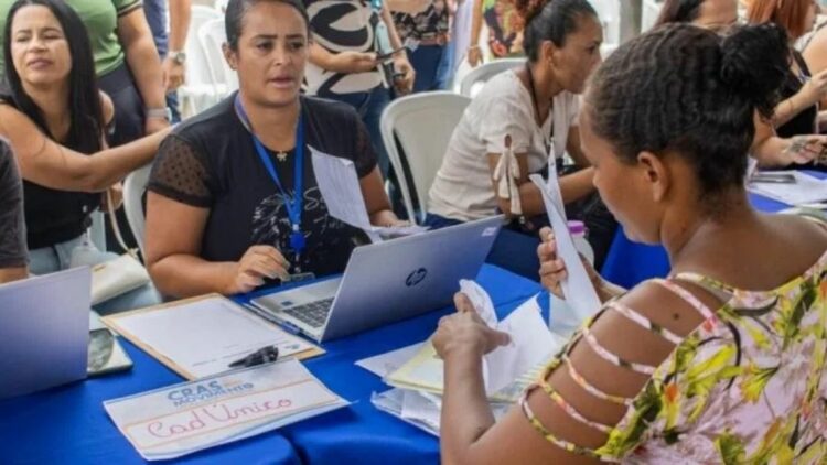 CRAS em Movimento leva serviços gratuitos e atende moradores em Cabo Frio.