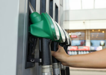 Conflito no Oriente Médio eleva preço do petróleo e impacta economia brasileira