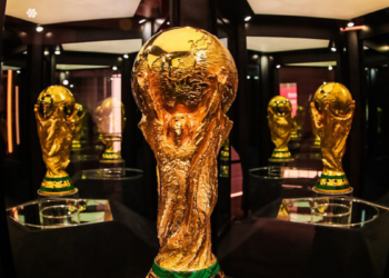 FIFA mantém jogos do Irã nos EUA na Copa 2026 e rejeita pedido de transferência para o México em meio à crise no Oriente Médio.