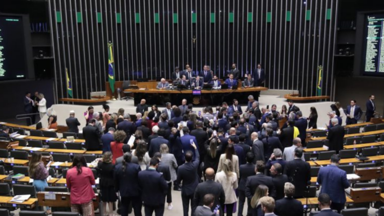 Decreto limita despesas ao longo do ano e preserva investimentos prioritários.