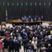 Decreto limita despesas ao longo do ano e preserva investimentos prioritários.