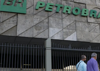 Petrobras poderá aplicar desconto de R$ 0,32 no diesel com programa federal.