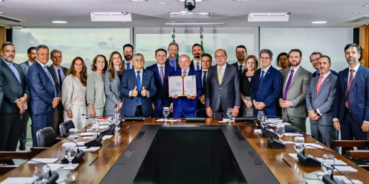 Nova lei mira líderes de facções e amplia punições contra organizações criminosas