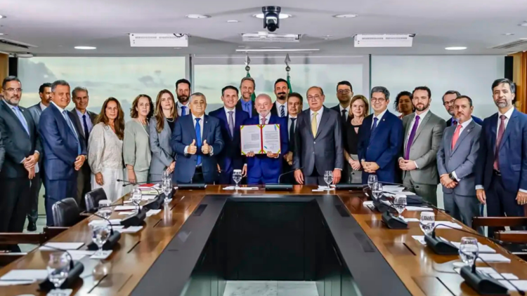 Nova lei mira líderes de facções e amplia punições contra organizações criminosas