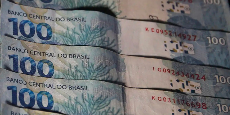 União trava gastos e ajusta contas para cumprir regras fiscais em 2026