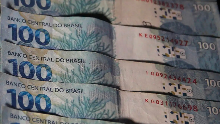 União trava gastos e ajusta contas para cumprir regras fiscais em 2026