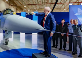 Brasil avança na indústria de defesa com apresentação do caça F-39 Gripen nacional