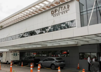 Ex-presidente Jair Bolsonaro é hospitalizado após febre e queda de oxigenação.