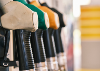 União oferece compensação a estados para reduzir imposto sobre diesel e evitar crise no abastecimento.